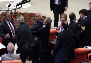 MISIR DA DARBE OLDU, TBMM DE KAVGA ÇIKTI